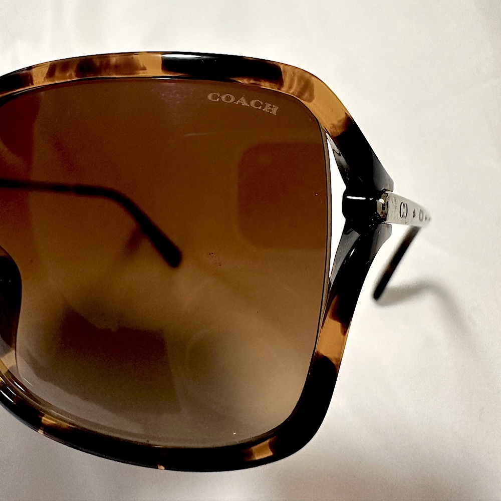 Coach Sunglasses 🕶️ Like New! - Picture 3 of 6
